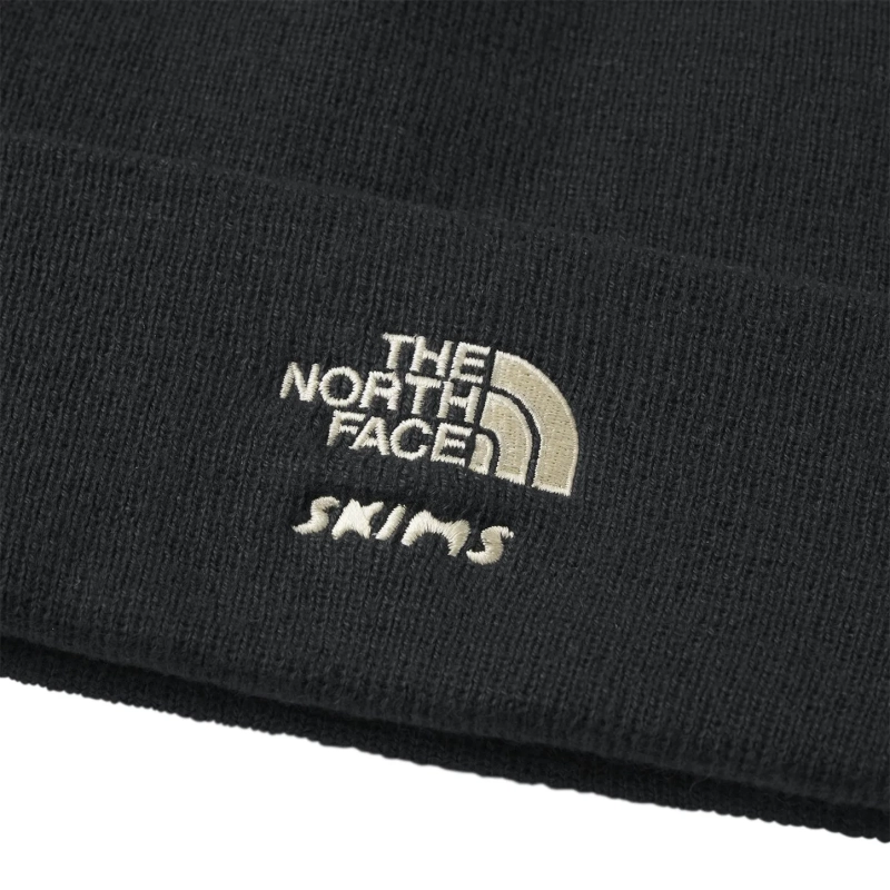 skims-x-the-north-face-beanie-onyx-close.webp