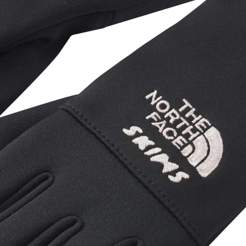 kims-x-the-north-face-gloves-onyx-close.webp