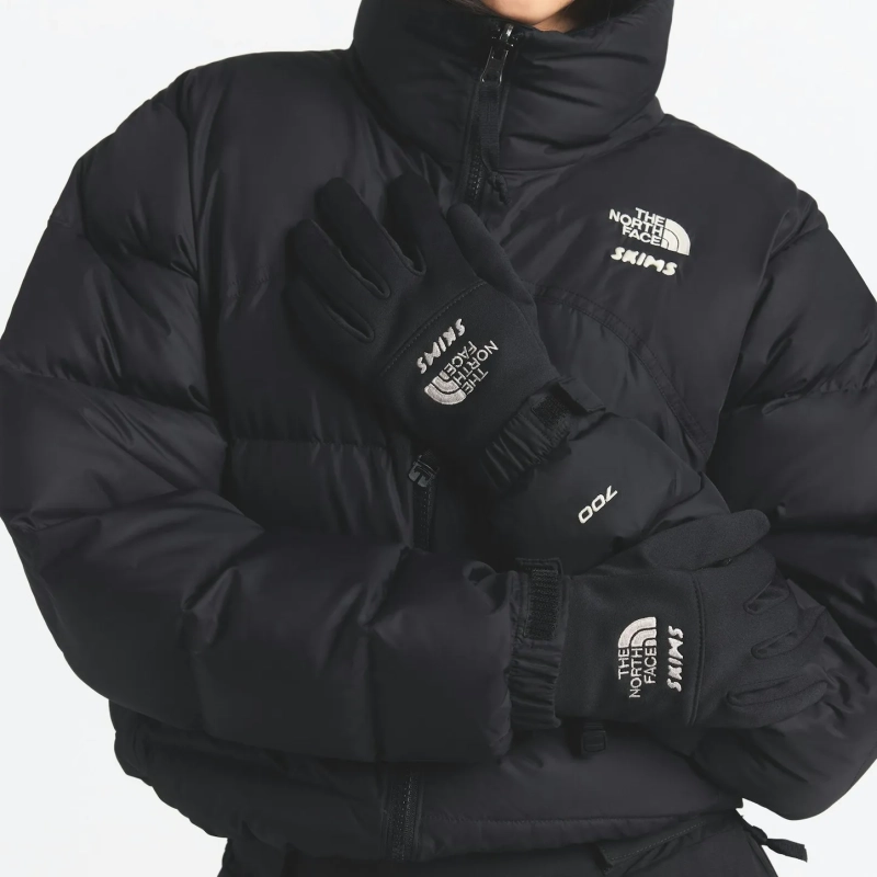kims-x-the-north-face-gloves-onyx-model.webp