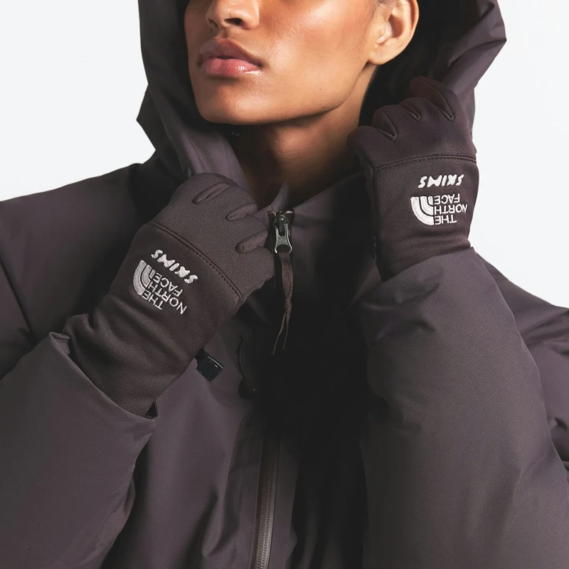 skims-x-the-north-face-gloves-phoenix-model.webp