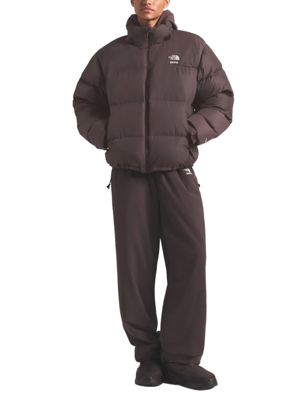 skims-x-the-north-face-kurtka-1996-nuptse-phoenix-model.webp